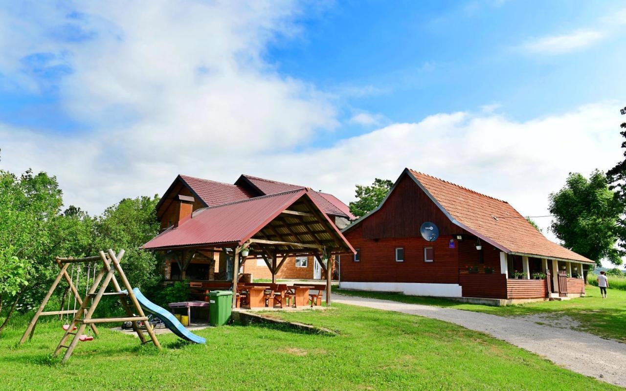 House Luna Rakovica Exterior photo